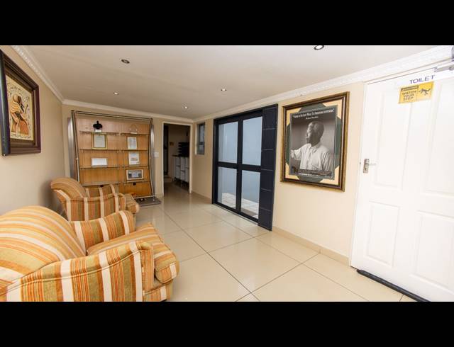 563M² OFFICE FOR SALE IN VINCENT